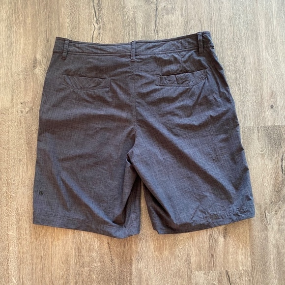 LULULEMON Men’s Board Style Shorts Size 40 Charcoal Gray Pattern - Picture 7 of 7